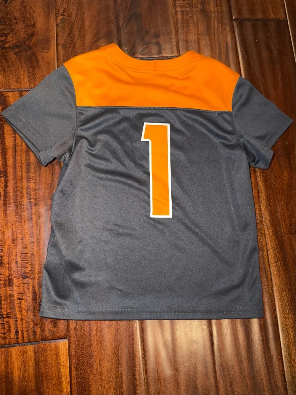NIKE Univ of TN football jersey - youth size 7